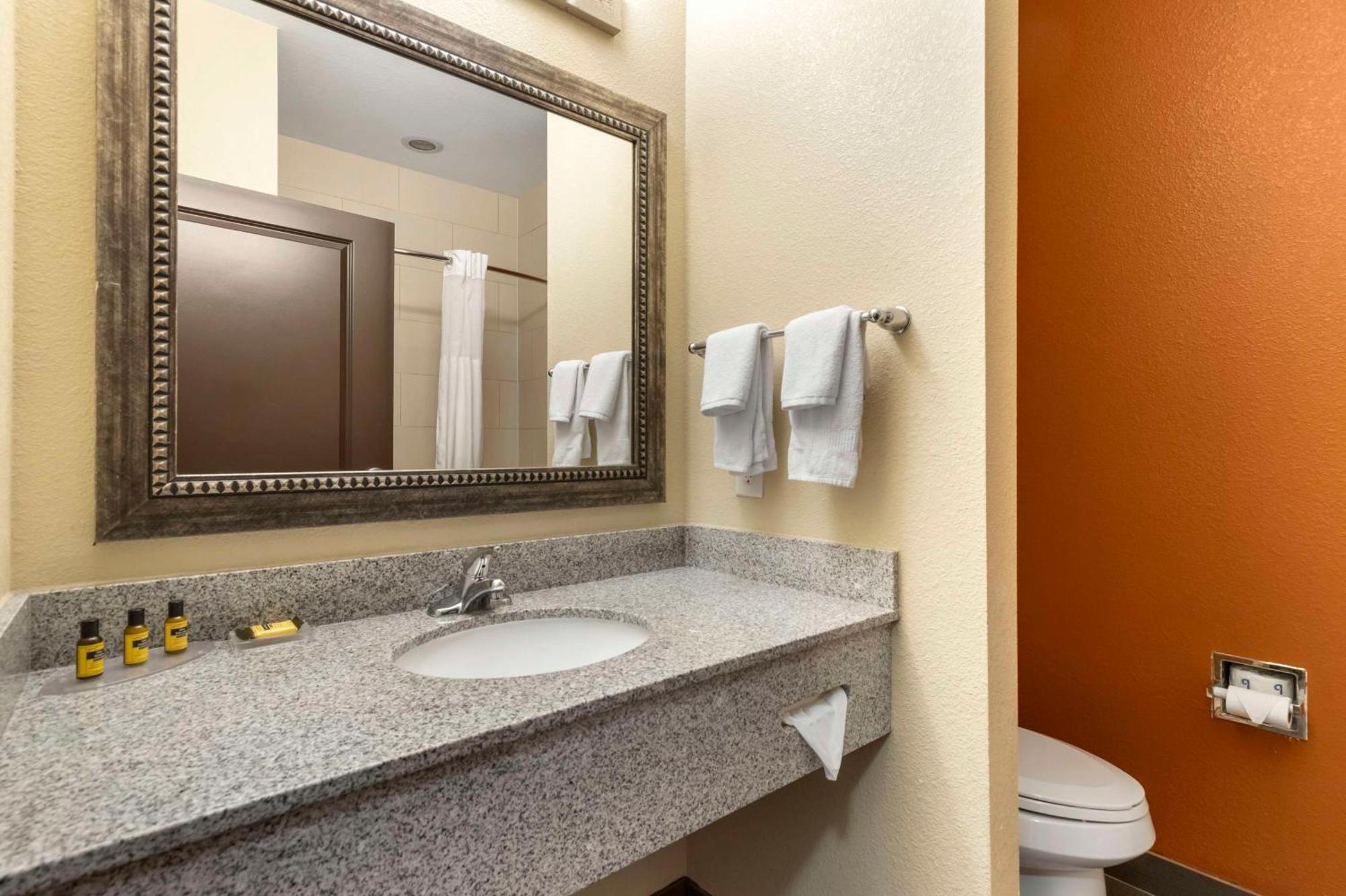 Best Western Plus Longhorn Inn & Suites Luling Exterior foto