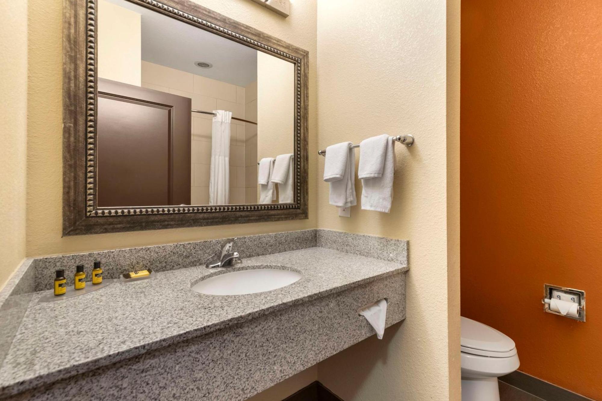 Best Western Plus Longhorn Inn & Suites Luling Exterior foto