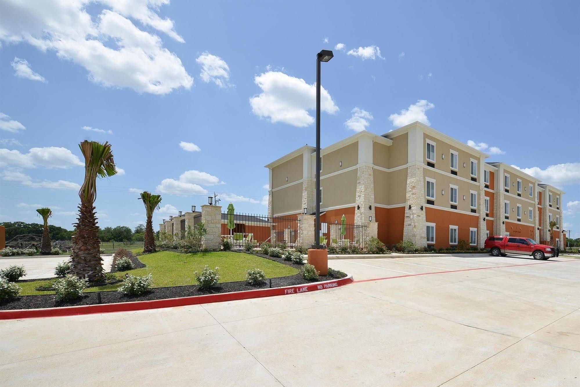 Best Western Plus Longhorn Inn & Suites Luling Exterior foto